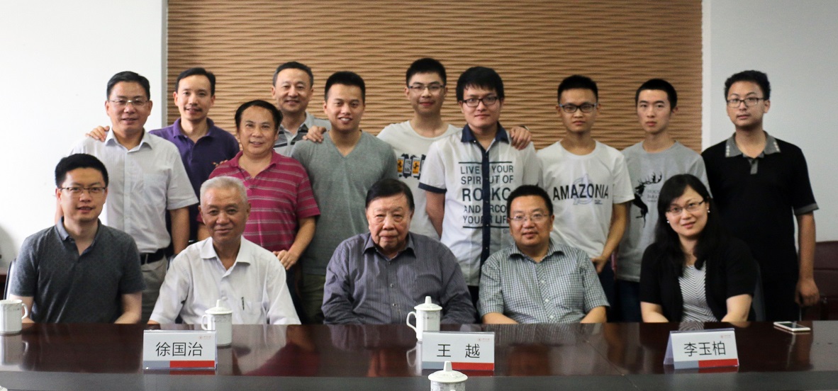 王越院士一行与童颜巨乳
老师及参赛学生合影 王越院士一行与童颜巨乳
老师及参赛学生合影